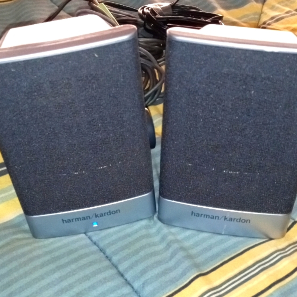 Harmon/pardon computer speakers with aux to hook to phone